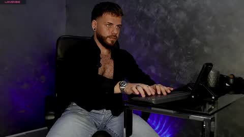 JULiUS   online show from November 11, 11:32 pm