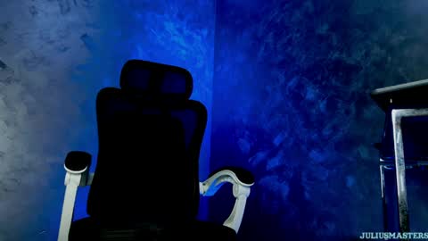 JULiUS   online show from April 17, 9:50 pm