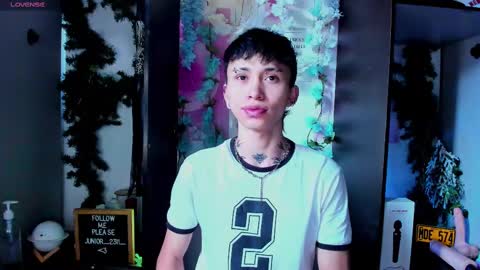 Snapshot of juniior0_0 chatting on March 5, 12:33 pm Junior online show from March 5, 12:33 pm