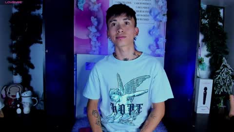 Snapshot of juniior0_0 chatting on February 6, 12:33 am Junior online show from February 6, 12:33 am