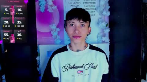 Snapshot of juniior0_0 chatting on February 18, 8:26 pm Junior online show from February 18, 8:26 pm