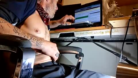 jusntym online show from October 27, 8:05 am