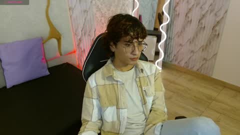  justin  online show from April 8, 12:04 pm