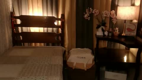 justine_hunk online show from October 2, 6:06 am