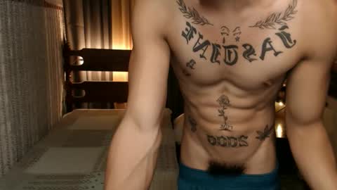 justine_hunk online show from February 19, 5:05 am