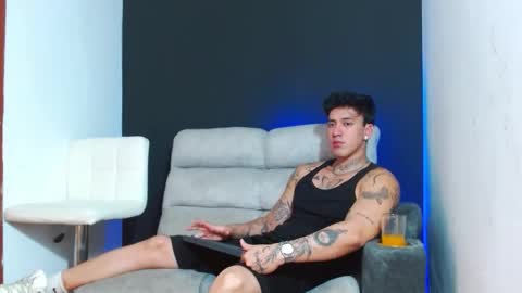 justinfuller_31 online show from February 26, 11:28 pm