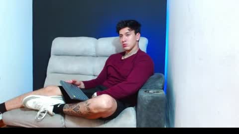 justinfuller_31 online show from June 23, 3:33 am