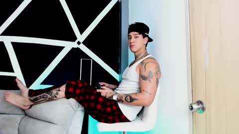 justinfuller_31 online show from October 17, 6:56 pm