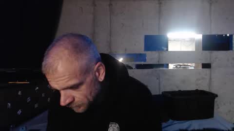 justinmoore1987 online show from December 22, 9:28 am