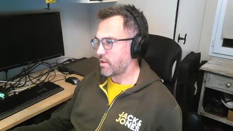 Snapshot of kelvin06133 chatting on February 19, 11:14 pm kelvin06133 online show from February 19, 11:14 pm