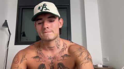Snapshot of kenboyea_ chatting on October 6, 5:28 pm luis carlos esteban online show from October 6, 5:28 pm