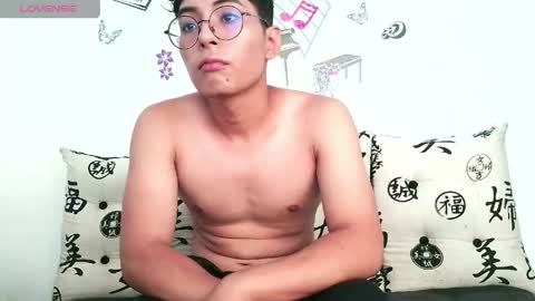 kenji_s4 online show from May 18, 8:24 pm