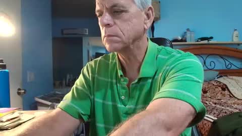 Snapshot of kent_ham chatting on October 17, 7:40 pm kent_ham online show from October 17, 7:40 pm