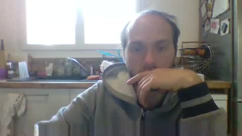 kiina_ online show from November 20, 1:21 pm