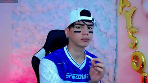 kiss_whitee online show from October 16, 9:34 pm