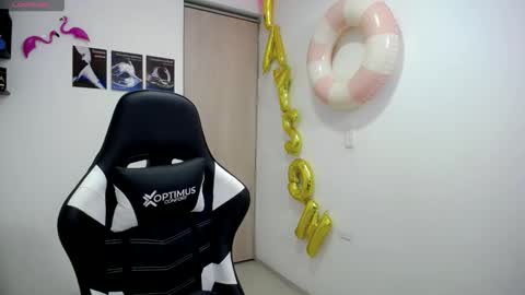 kiss_whitee online show from September 22, 1:27 am