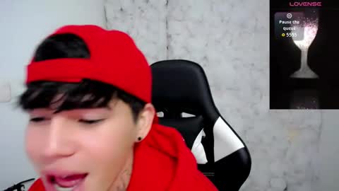 kiss_whitee online show from December 14, 7:21 pm