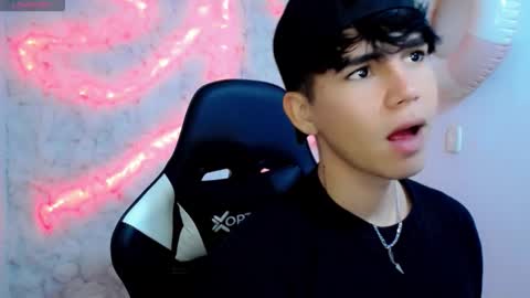 kiss_whitee online show from October 1, 11:30 pm