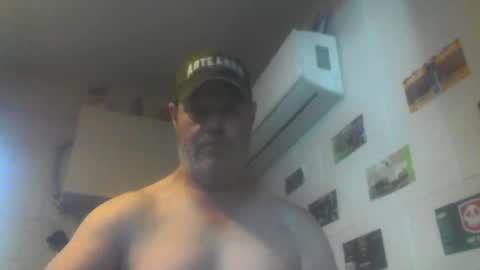 kiwiguy19773 online show from April 27, 2:52 am