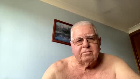 Snapshot of knights2001 chatting on February 27, 5:45 am Aussiedude online show from February 27, 5:45 am