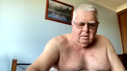 Snapshot of knights2001 chatting on February 25, 11:44 pm Aussiedude online show from February 25, 11:44 pm