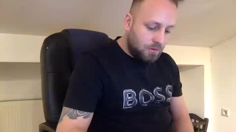 hugo online show from February 8, 1:00 am