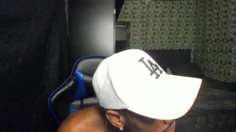 kofi online show from December 5, 3:13 am