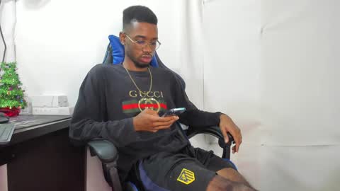 kofi online show from December 11, 12:35 am