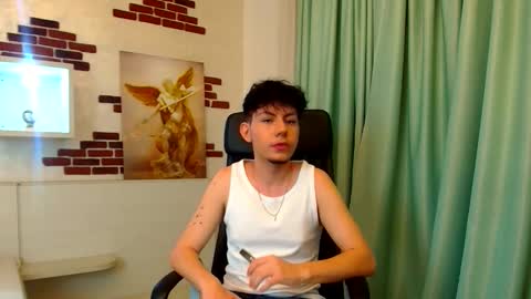 KrewVaughn online show from October 11, 4:38 am