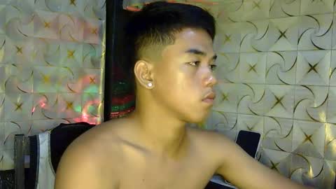 kritthanarkorn online show from April 11, 6:00 pm