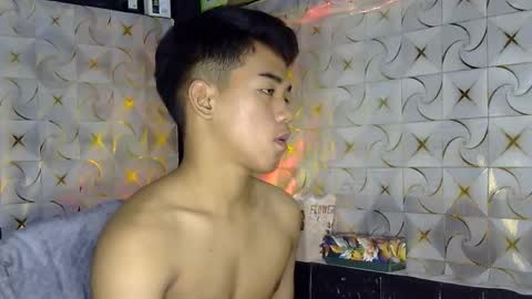 kritthanarkorn online show from March 9, 7:52 pm