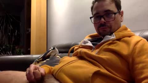 krzysztof1977 online show from March 20, 10:35 pm