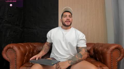 kylenorth_ online show from April 12, 7:15 pm