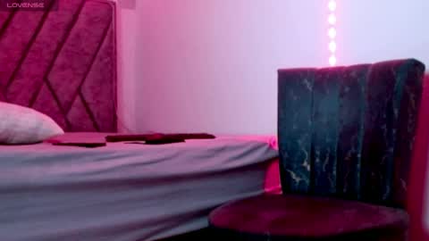 kyroestrada online show from April 1, 2:24 am