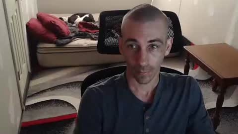 l1v1nth3dr3am online show from March 17, 5:21 am