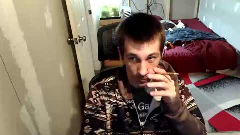 l1v1nth3dr3am online show from June 9, 7:21 am