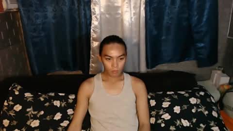 Snapshot of lalakinghugecock_2 chatting on January 7, 6:35 pm lalakinghugecock_2 online show from January 7, 6:35 pm
