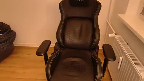 latexboy893 online show from March 7, 6:27 pm