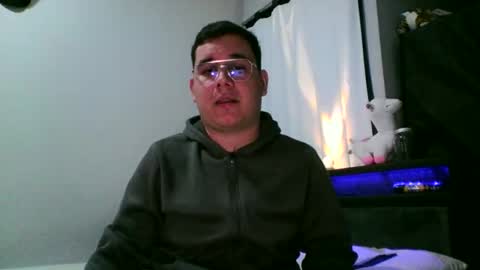 latinboyhot16 online show from March 14, 3:02 am