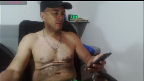 latinmartin254 online show from April 18, 4:41 pm