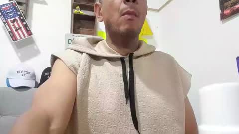 latinmartin254 online show from October 18, 2:05 am