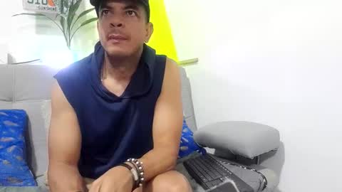 latinmartin254 online show from September 19, 2:12 am