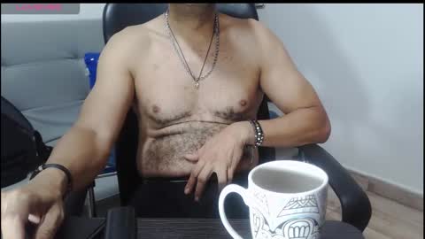 latinmartin254 online show from March 15, 12:56 pm