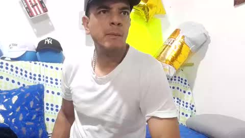 latinmartin254 online show from October 8, 1:32 am