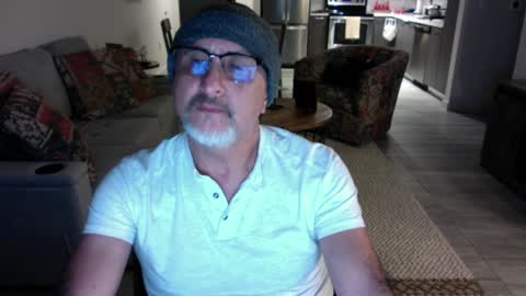 QS - INDEPENDENT MODEL online show from December 11, 6:06 am