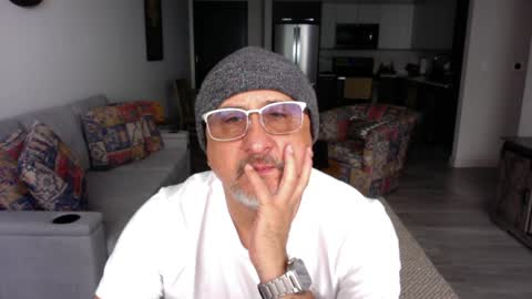 QS - INDEPENDENT MODEL online show from February 2, 4:54 pm