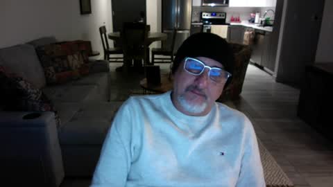 QS - INDEPENDENT MODEL online show from January 23, 2:44 am