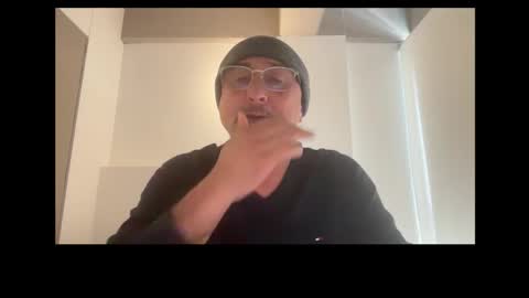 QS - INDEPENDENT MODEL online show from September 8, 6:07 pm