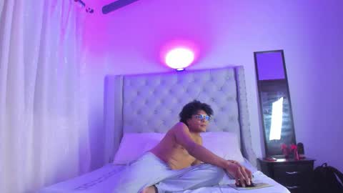 latinodark online show from February 11, 3:11 am