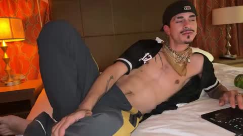 latinprincee online show from March 19, 4:05 am